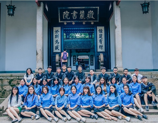 毕业季节,愿我们的友谊永远不散——2013级法学4班.jpg