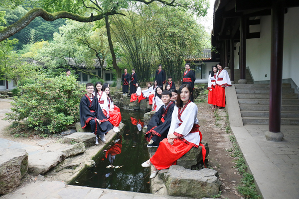 但愿相忆莫相忘,幽怀几许终难忘——2013级法学二班.png
